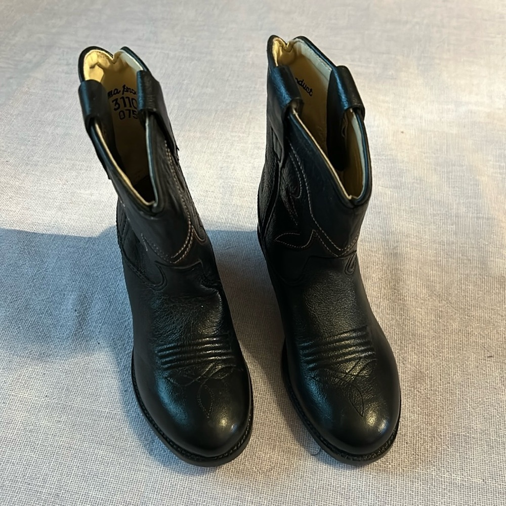 A Jama product boots